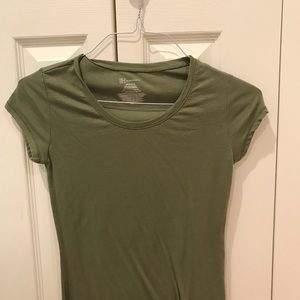 basic no boundaries green tee